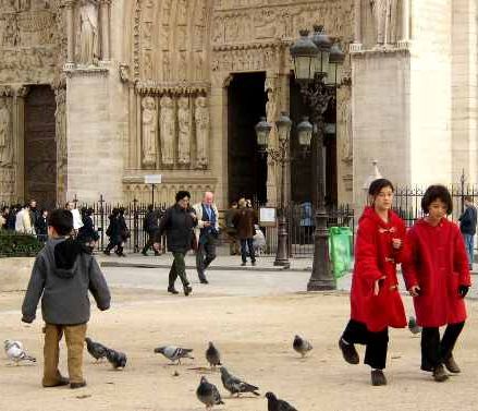 Chasing pidgeons outside Notre Dame